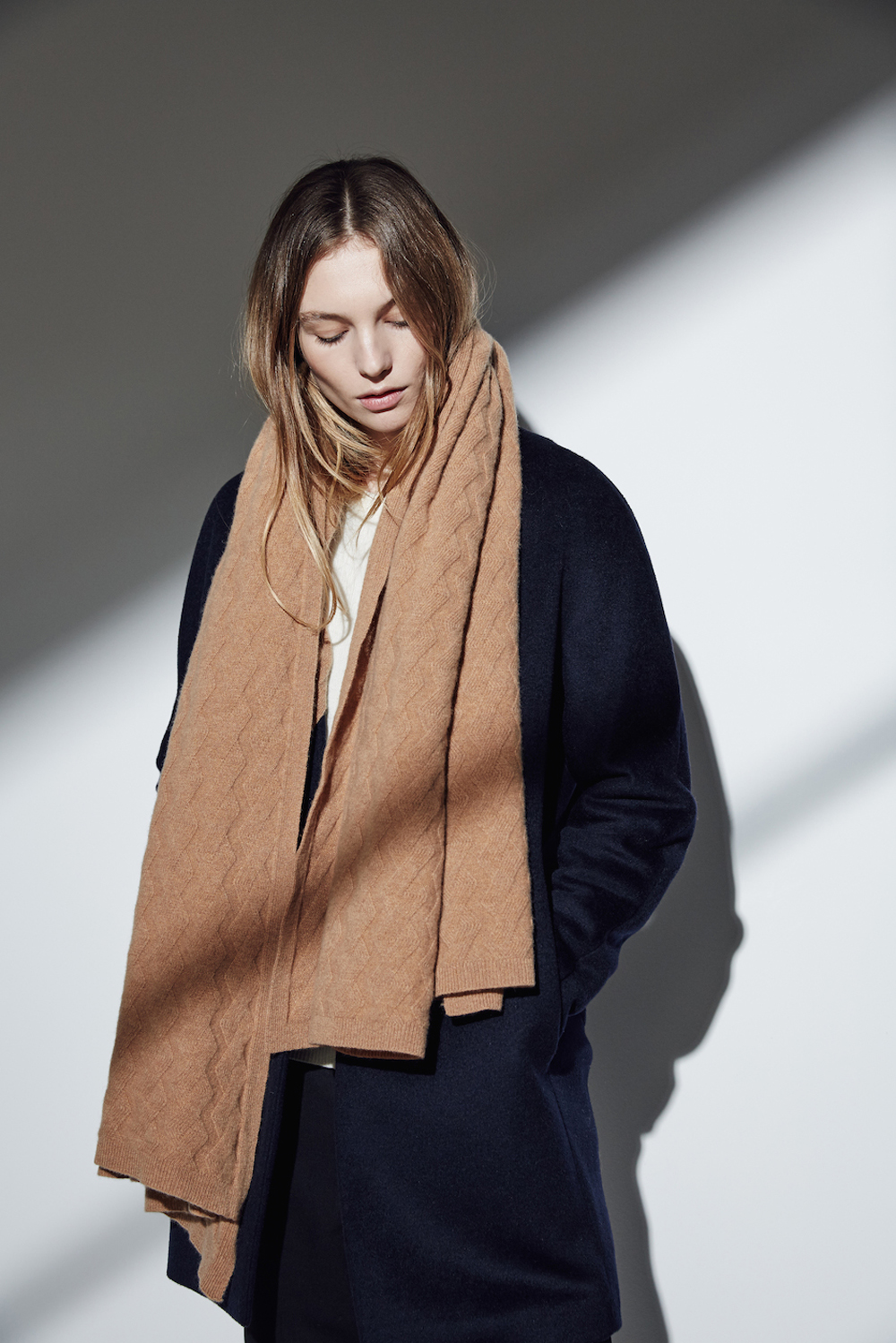 lou-dungate-the-esmond-geometric-cable-blanket-scarf-camel
